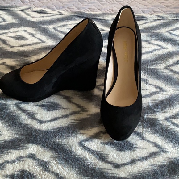 Nine West black wedges  5 1/2 - Picture 3 of 4